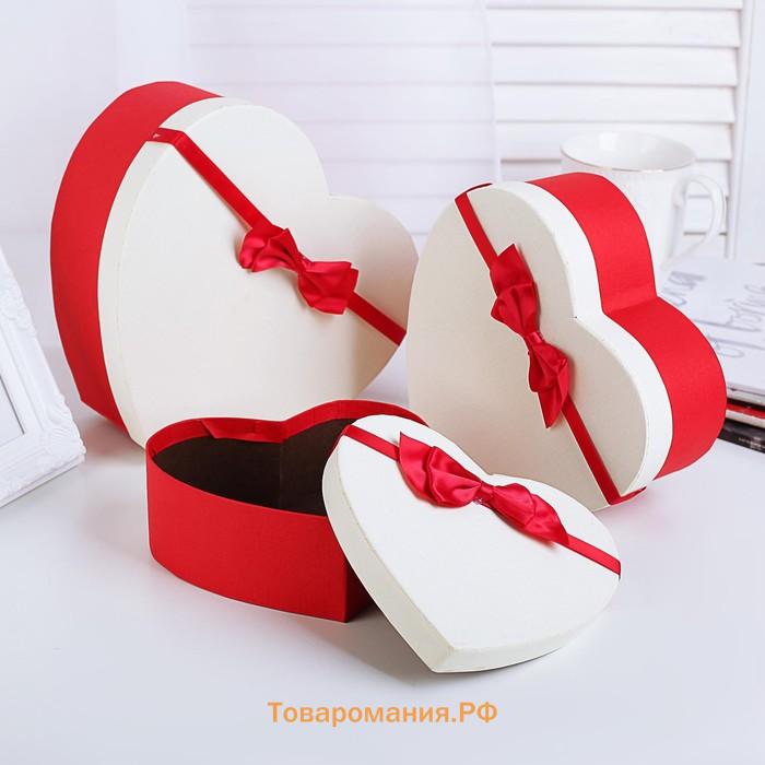 Набор подарочных коробок сердце 3 в 1, алый - белый 21×19×9 - 15.5×14×6 см
