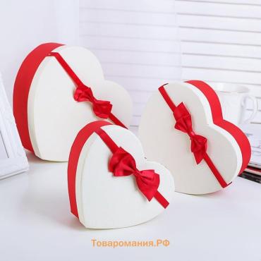 Набор подарочных коробок сердце 3 в 1, алый - белый 21×19×9 - 15.5×14×6 см